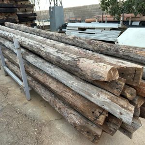 Palos de madera antiguos