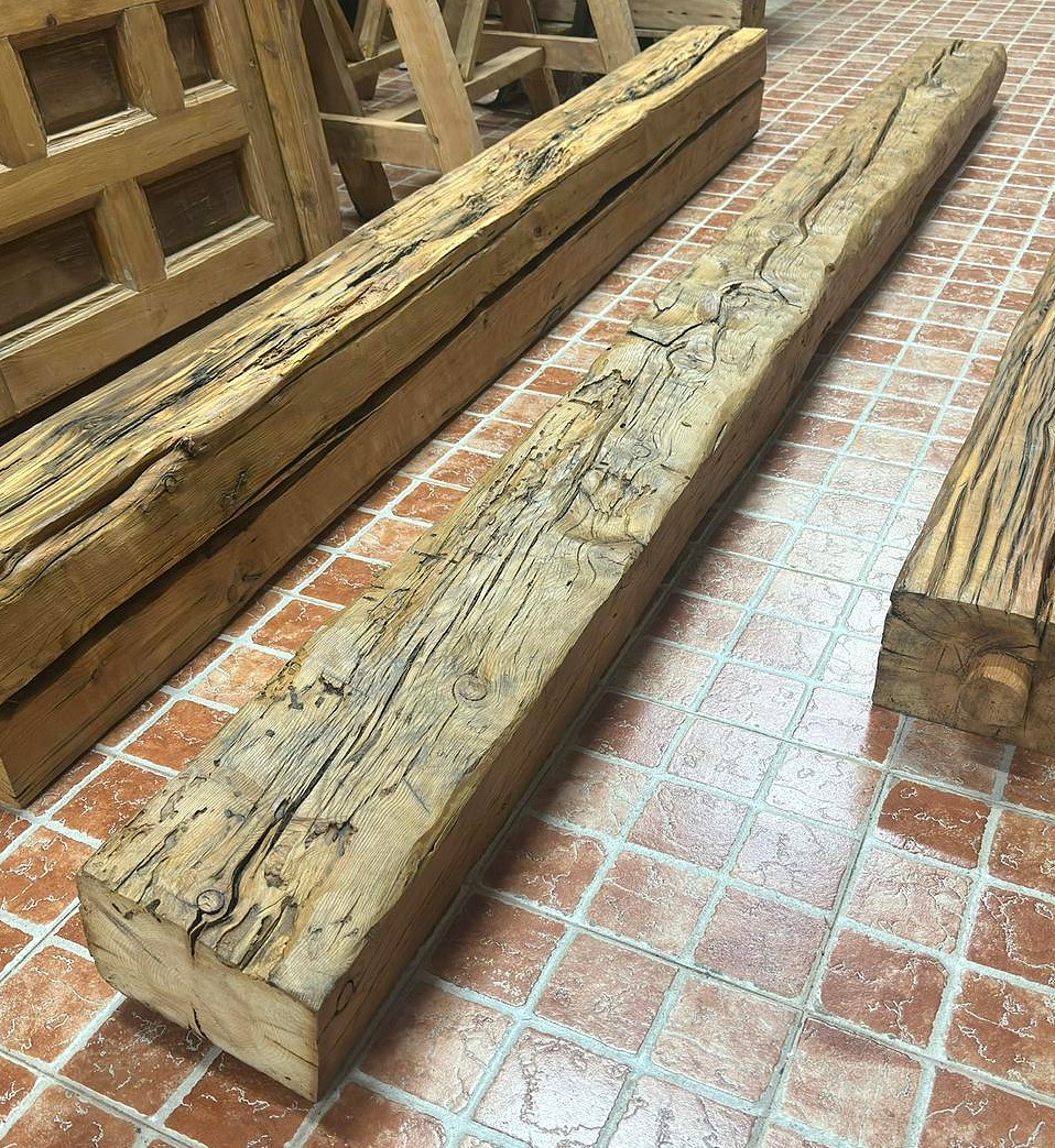 Viga de madera antigua restaurada - Imagen 3