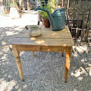 Mesa tocinera de madera antigua