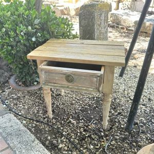 Mesa antigua tocinera de madera con cajón