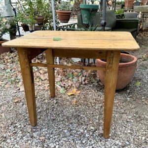 Mesa tocinera de madera antigua