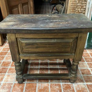 Mesa de madera antigua