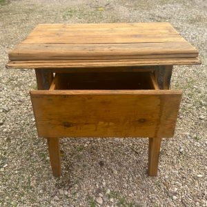Mesa tocinera de madera antigua